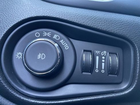 Used 2021 Jeep Renegade Latitude image 27