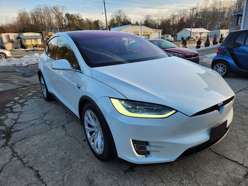 Used 2018 Tesla Model X P100D image 3