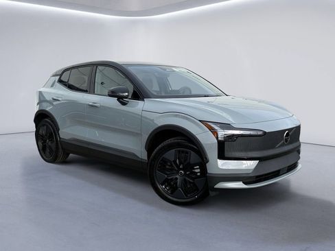 New 2026 Volvo EX30 Cross Country Ultra image 2
