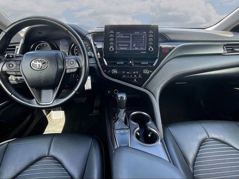 Used 2023 Toyota Camry SE image 9