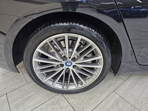 Used 2019 BMW 530e w/ Premium Package image 41