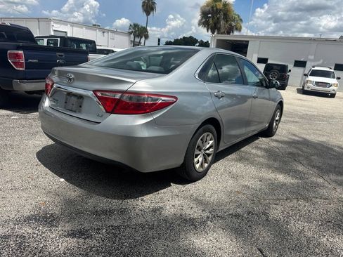 Used 2015 Toyota Camry LE FWD image 5