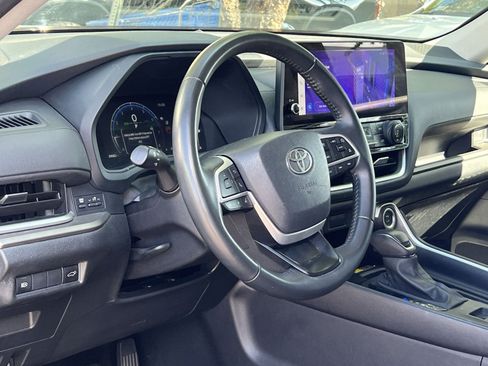 Used 2025 Toyota Grand Highlander AWD image 15
