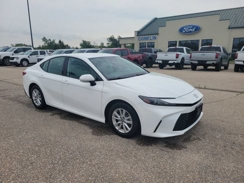 Used 2025 Toyota Camry LE FWD image 19