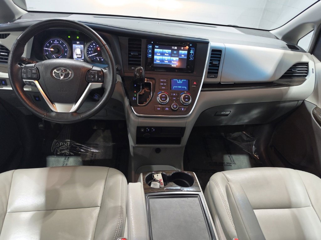 Used 2017 Toyota Sienna XLE FWD image 7