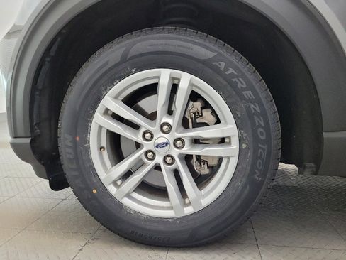 Used 2023 Ford Explorer XLT RWD image 31