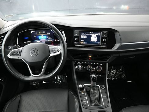 Used 2024 Volkswagen Jetta SE FWD image 12