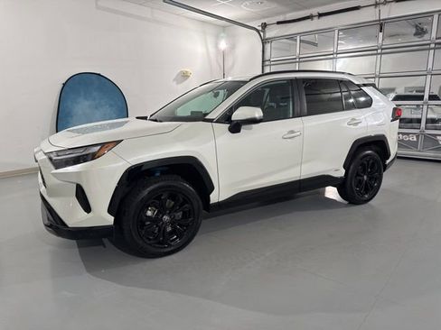 Used 2022 Toyota RAV4 SE AWD/4WD image 3