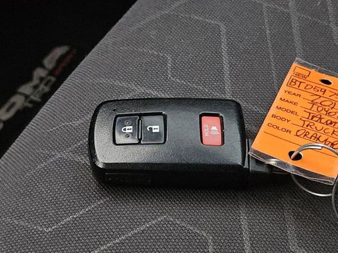 Used 2018 Toyota Tacoma TRD Sport w/ Technology Package RWD image 33