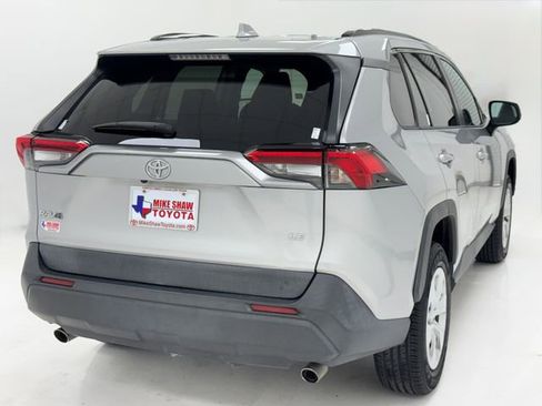 Used 2020 Toyota RAV4 LE FWD image 40