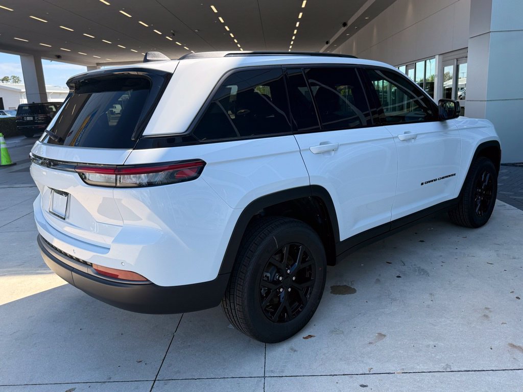 New 2026 Jeep Grand Cherokee Altitude RWD image 4