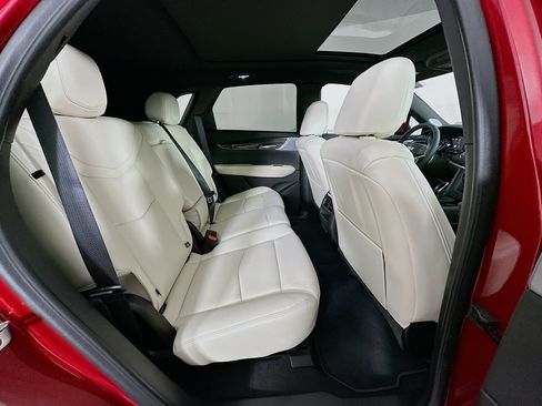 Used 2025 Cadillac XT5 Sportv w/ Technology Package image 31