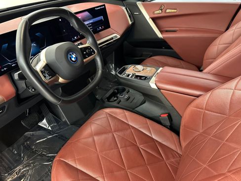 Certified 2023 BMW iX xDrive50 w/ Premium Package image 4