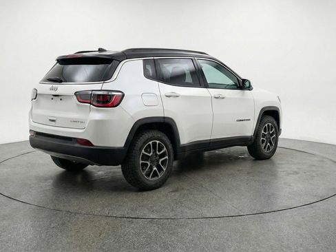 Used 2025 Jeep Compass Trailhawk AWD/4WD image 9