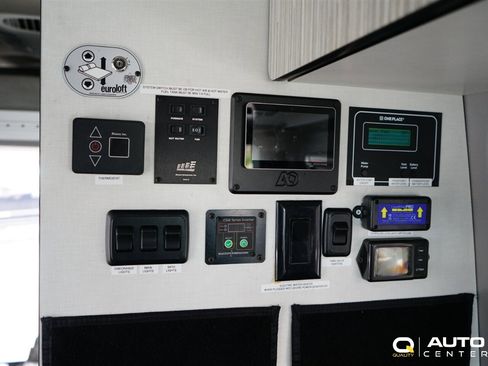 Used 2018 Mercedes-Benz Sprinter 2500 image 48