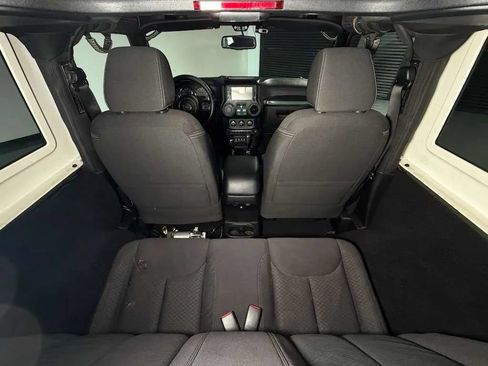 Used 2015 Jeep Wrangler Rubicon w/ Power Convenience Group AWD/4WD image 15