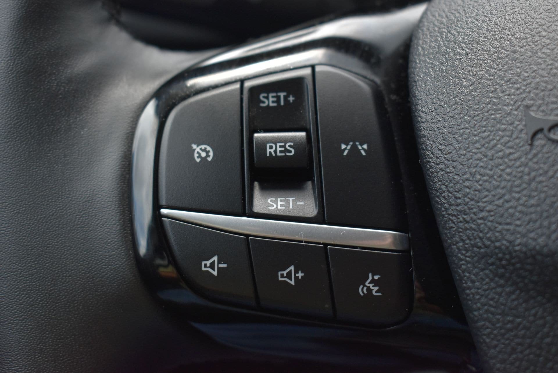 Used 2025 Ford Escape Active AWD/4WD image 18