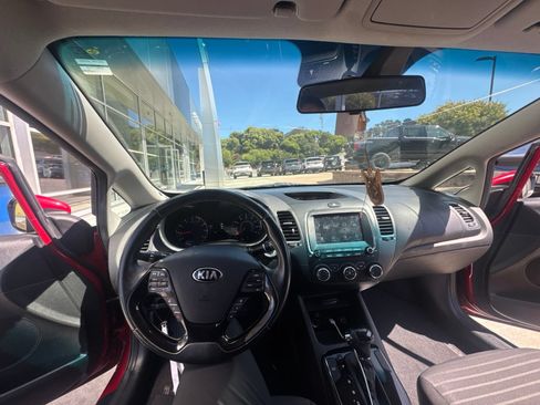 Used 2017 Kia Forte S w/ S Technology Package FWD image 12