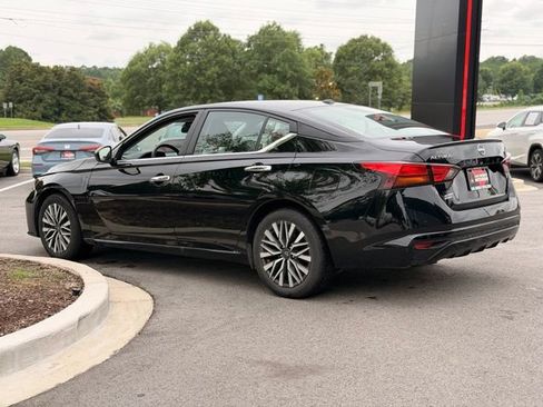 Used 2025 Nissan Altima 2.5 SV FWD image 9