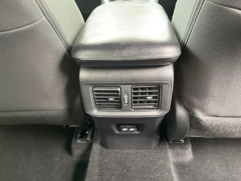 Used 2022 Toyota RAV4 SE image 34