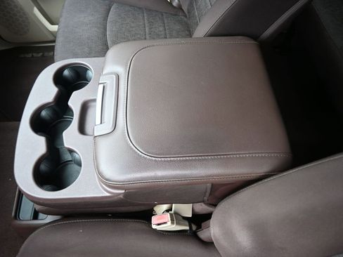 Used 2018 RAM 2500 SLT w/ Luxury Group image 2