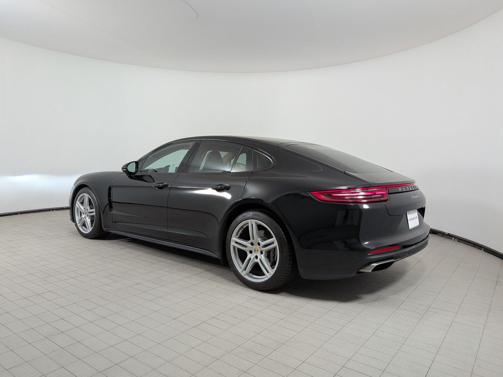 Used 2019 Porsche Panamera 4 AWD/4WD image 3