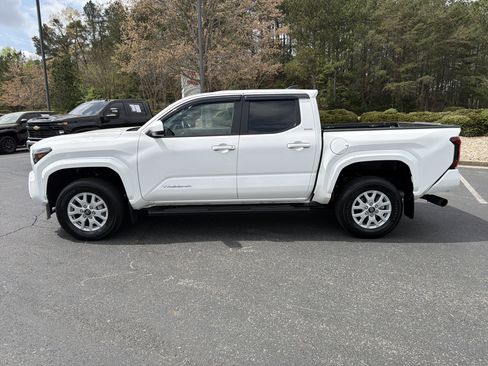 Used 2025 Toyota Tacoma SR5 image 8