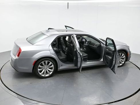 Used 2018 Chrysler 300 Limited w/ Safetytec Plus Group image 47