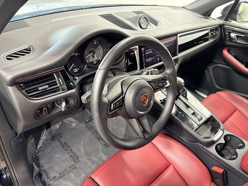 Certified 2026 Porsche Macan S AWD/4WD image 4