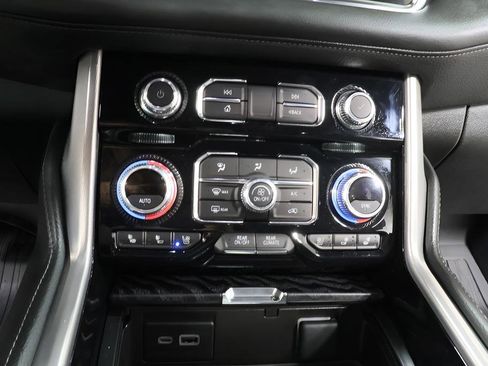 Used 2024 GMC Yukon XL Denali image 11
