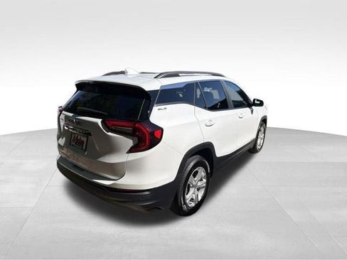 Used 2024 GMC Terrain SLE w/ Driver Convenience Package FWD image 4