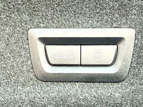 Used 2025 BMW 330i Sedan image 13