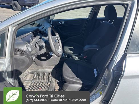 Used 2015 Ford Fiesta SE image 13