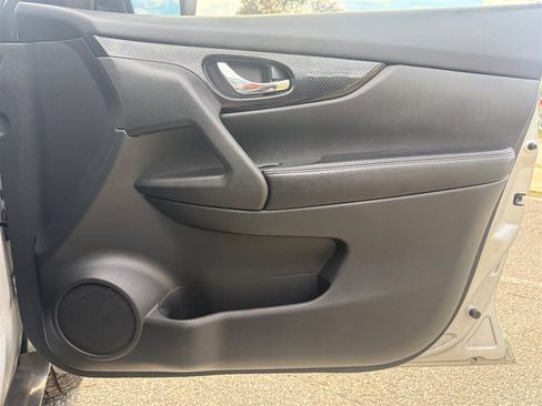 Used 2019 Nissan Rogue SL w/ Premium Package image 38