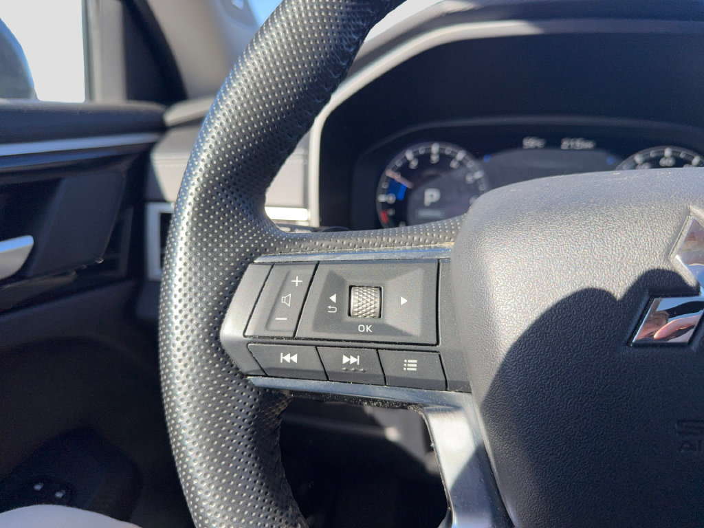Used 2024 Mitsubishi Outlander SE AWD/4WD image 13