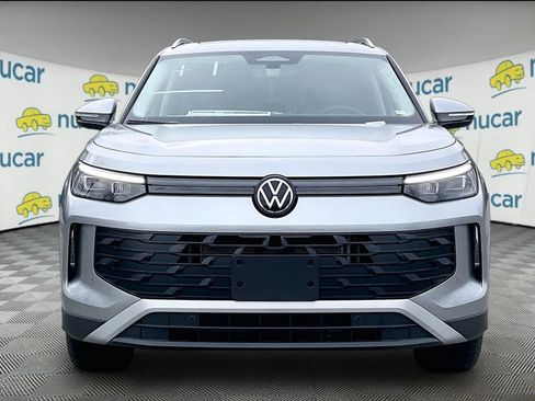 New 2026 Volkswagen Tiguan SE image 3
