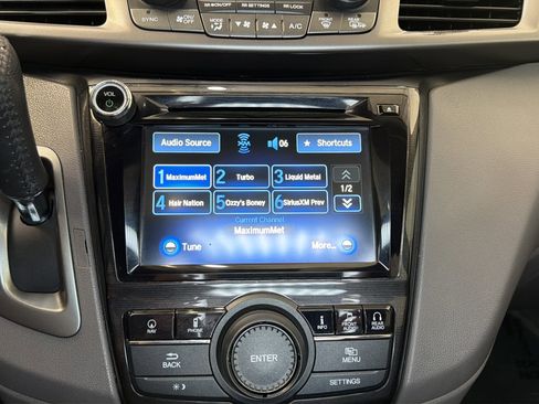 Used 2016 Honda Odyssey Touring Elite image 23
