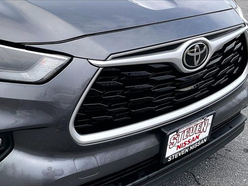 Used 2023 Toyota Highlander XLE image 33