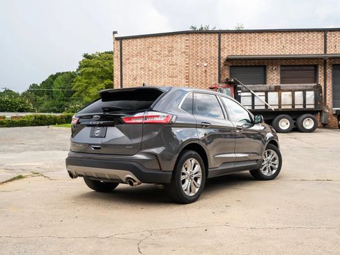 Used 2022 Ford Edge Titanium AWD/4WD image 2