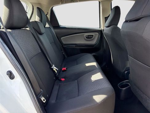 Used 2017 Toyota Yaris L image 25