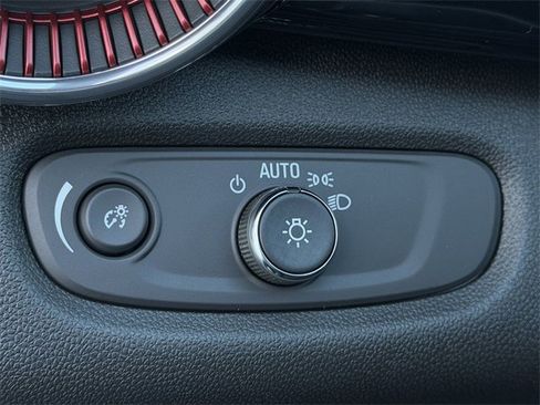 New 2026 Chevrolet Trax RS w/ Sunroof Package image 18