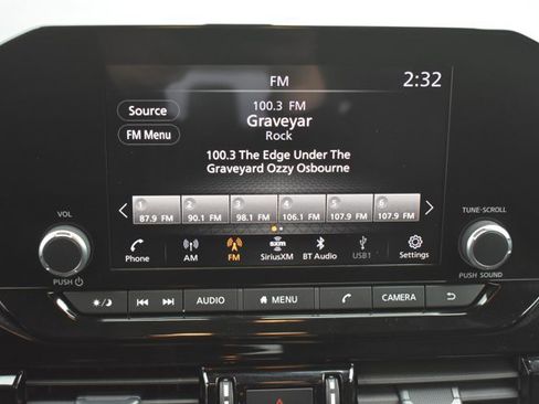 Used 2025 Nissan Pathfinder SV FWD image 24