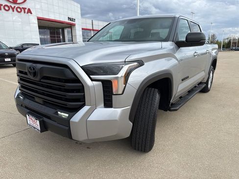 Used 2025 Toyota Tundra SR5 w/ SR5 Premium Package AWD/4WD image 6