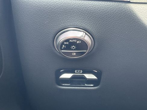 Certified 2025 Mercedes-Benz GLC 300 4MATIC w/ Driver Assistance Package image 26