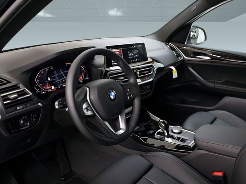 Used 2024 BMW X3 sDrive30i w/ Convenience Package image 4