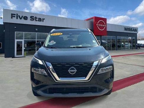 Used 2023 Nissan Rogue SV w/ SV Premium Package FWD image 2
