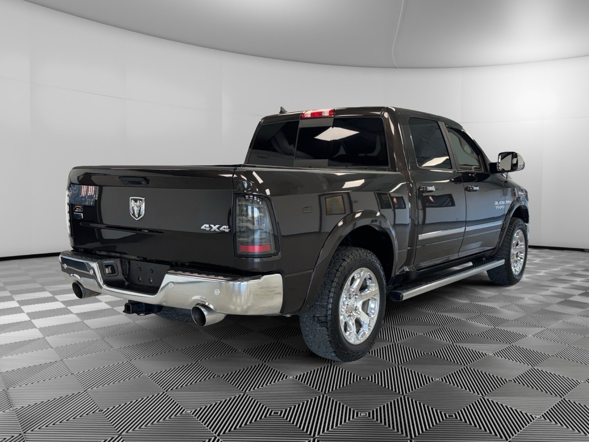 Used 2017 RAM 1500 Laramie w/ Convenience Group AWD/4WD image 8