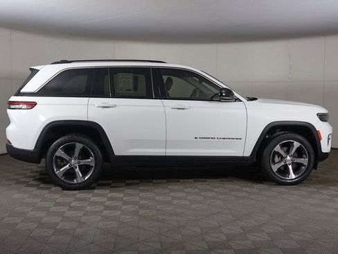 Used 2023 Jeep Grand Cherokee Limited w/ Luxury Tech Group II AWD/4WD image 20