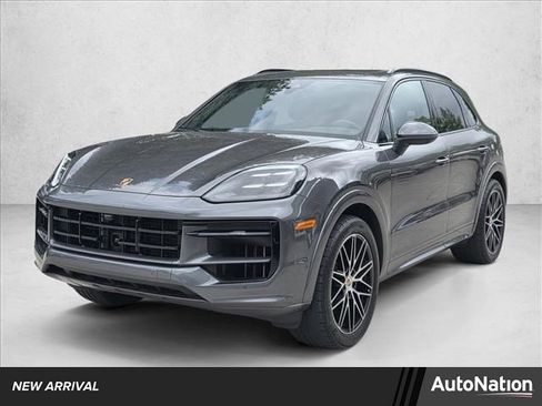 Used 2025 Porsche Cayenne image 1