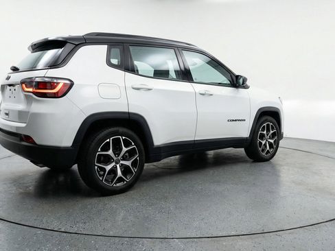 Used 2025 Jeep Compass Limited AWD/4WD image 9